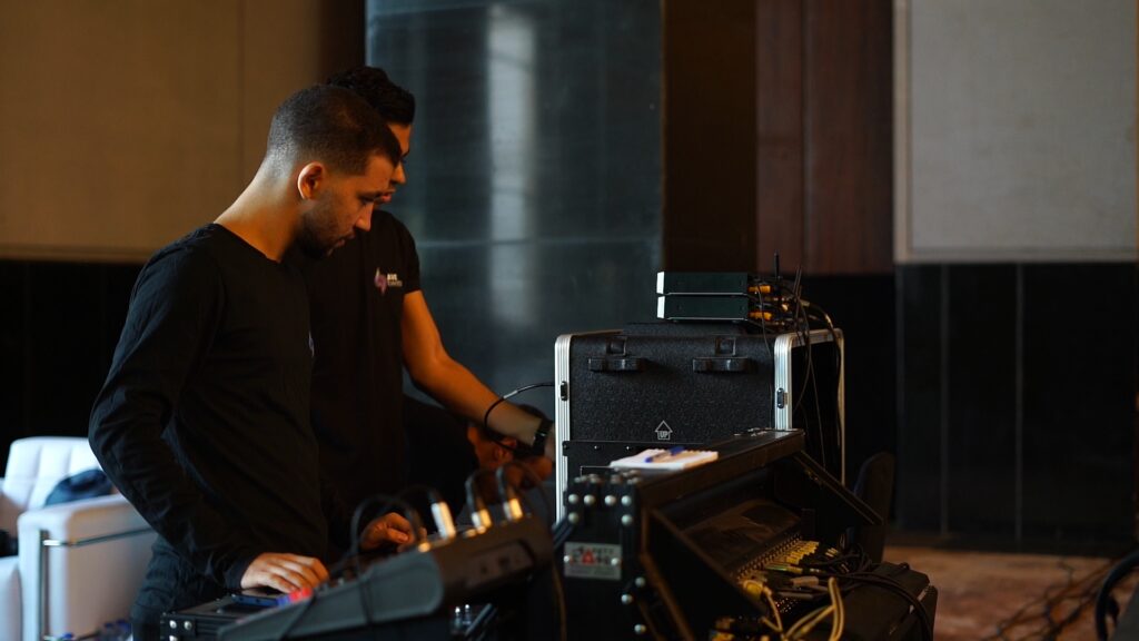 Midas M32 Live Digital Mixing Console - Image 3